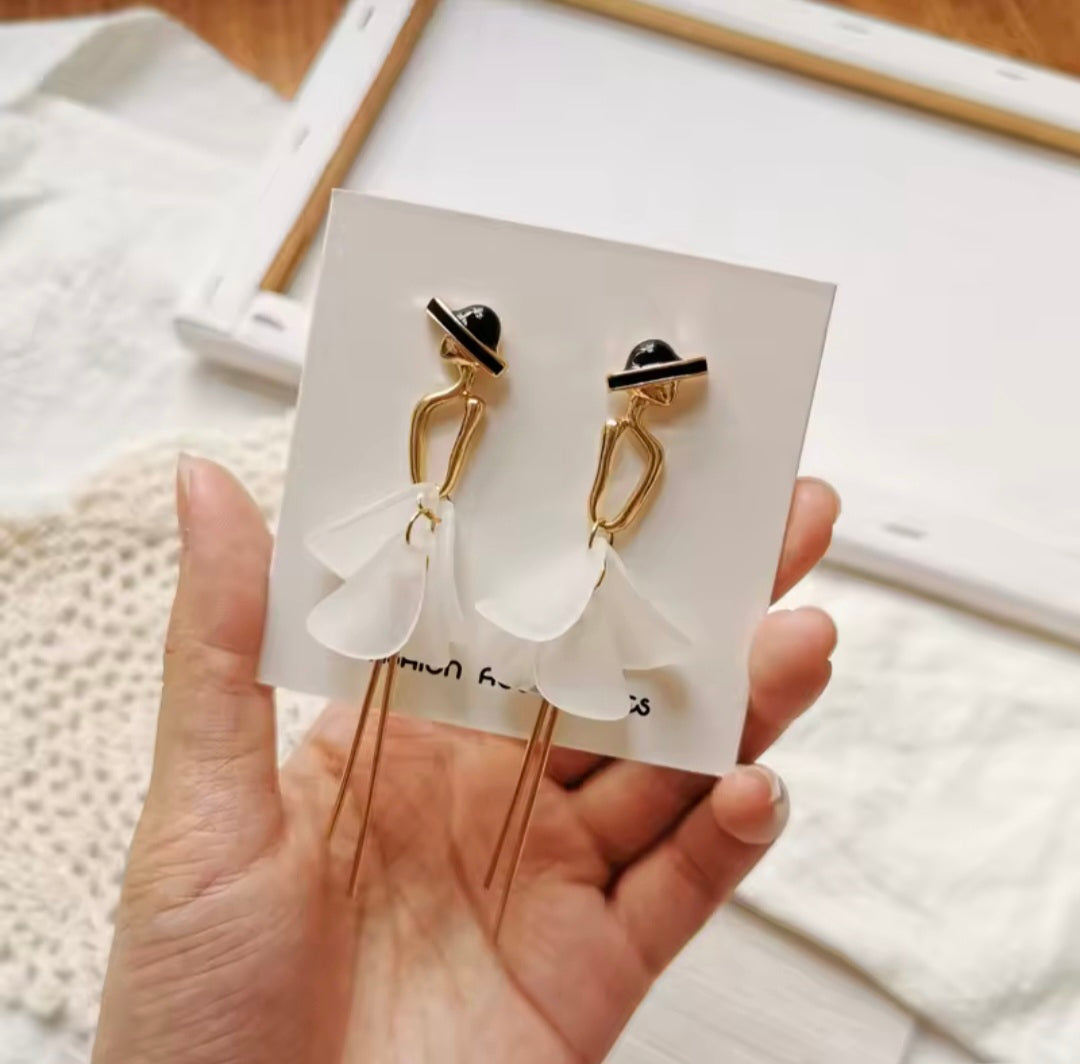 Fashionable Lady Drop Earrings