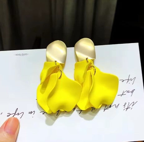 Eye-Catching Metallic Colorful Petal Earrings