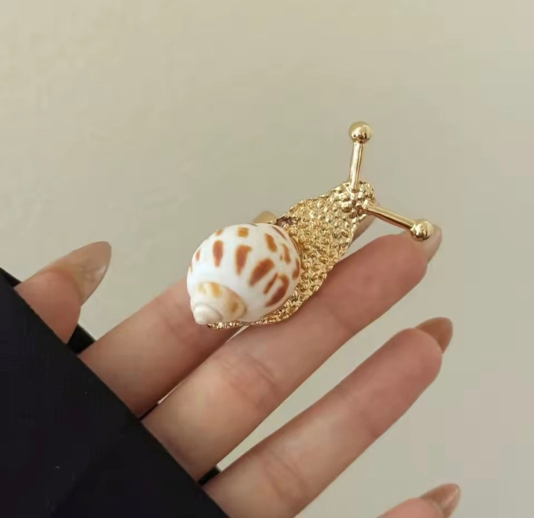 Natural Shell Exaggerated Snail Ring