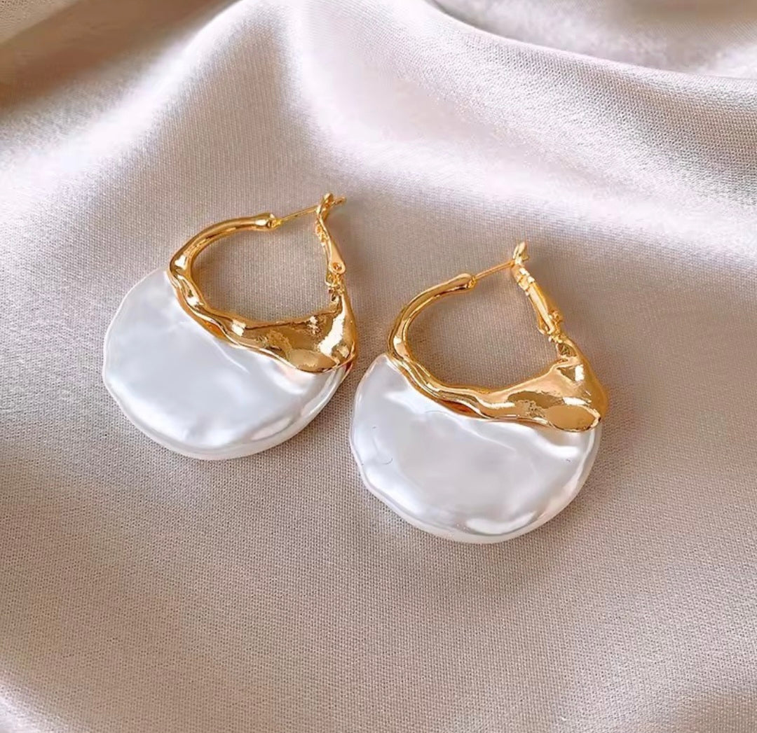 Wide Pearl Earring